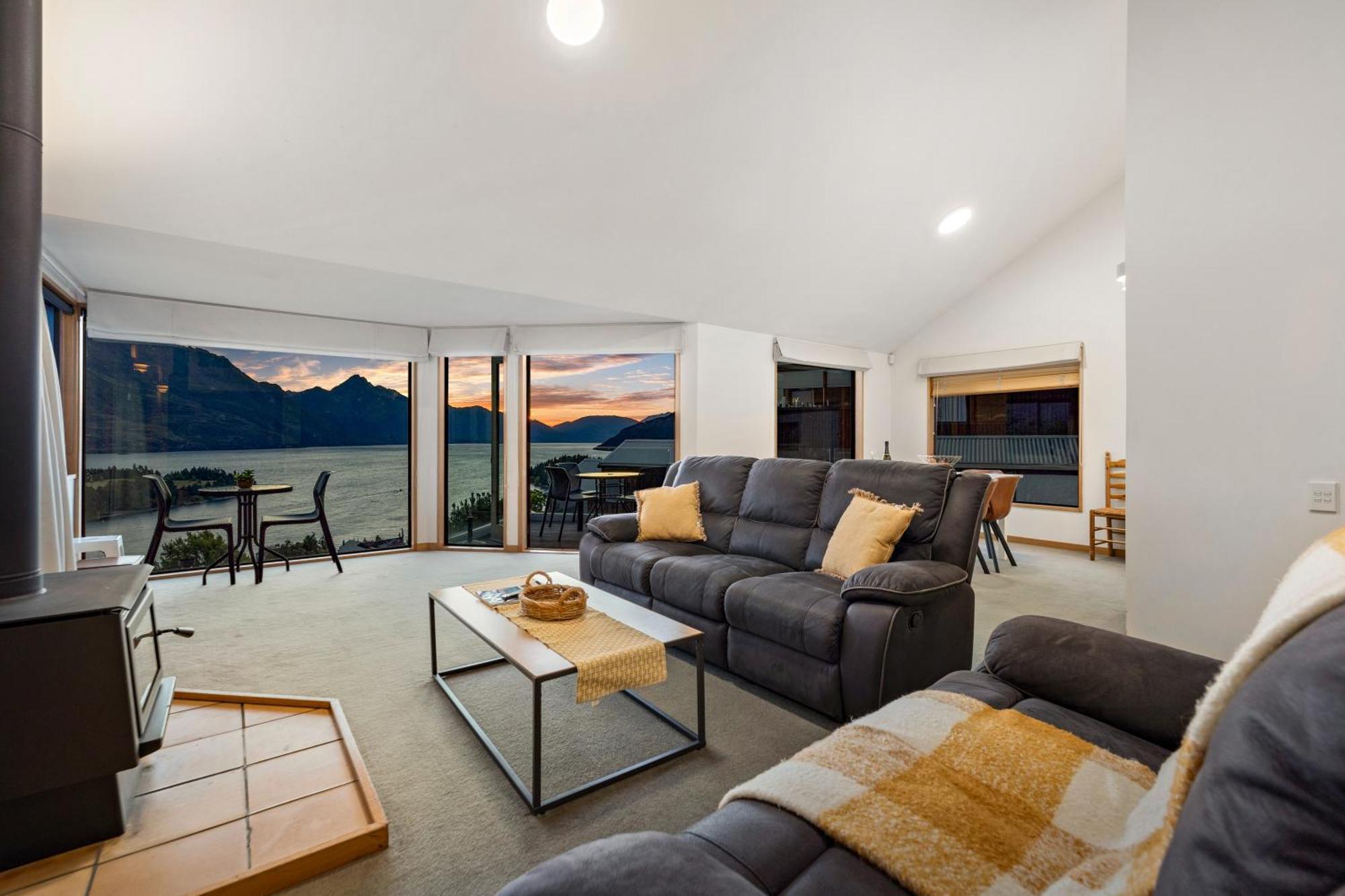 Sun-filled On Wakatipu Holiday home *